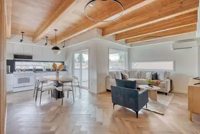 Image de Alberta Arts - 3br - Local Eats & Modern Design