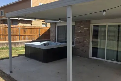 Image de Room with private entrance shared living spaces G with Pool
