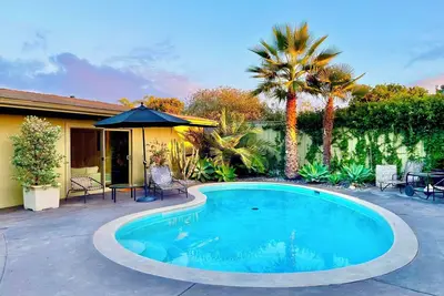 Image de Your dream home! 3-bedroom house + guest house & pool in Carpinteria.
