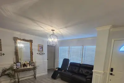 Image de Room with private entrance shared living spaces J with Pool