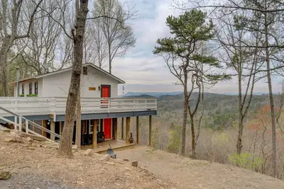 Bear Den studio cabin with amazing views