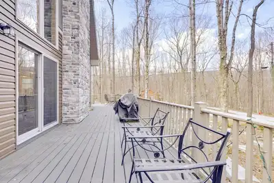 Image de < 1 Mi to Alpine Lake: Cabin w/ Furnished Deck!