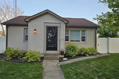 Image de Quiet 2bd 1ba ranch with off street parkingWalking distance to downtown/beach.