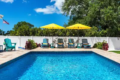 Image de Pool, Pickleball, Mini Putt, 5 Bdrm (4 Kings + bunk room) - Near Ami and Img