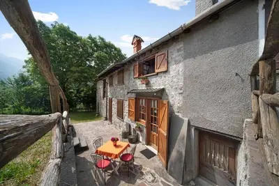 Image de House in the woods on the \"wayfarer's path. \" Beautiful view of Lake Como