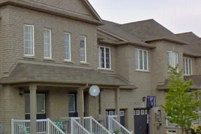 Spacious 4-bedroom townhome in enchanting Brampton with Ac, WiFi