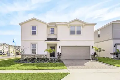Image de Marvelous 10 Bed Pool Home with Game Room-16284sms