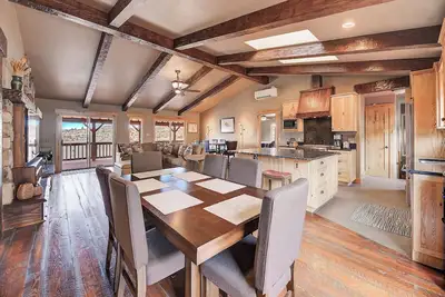 Image de Come relax near Hauser and Holter Lake; 3 bedroom/3 bathroom; sleeps up to 15