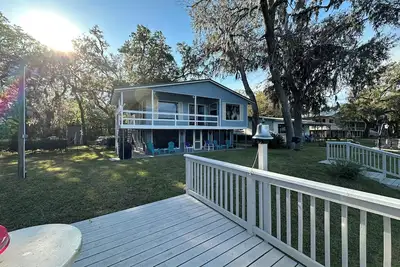 Image de Suwannee River 2br 1ba near Fanning Springs. Lower level screened, Boat House