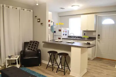 Image de Month+ stays - Private 1bd in central location