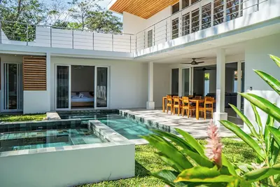 Image de 3br\/2Bath Spacious Villa in Town w\/ Pool & Jacuzzi