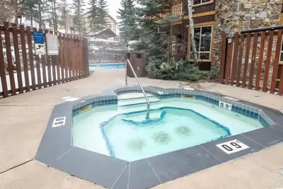 Image de Riverside Way by Fernie Lodging Company