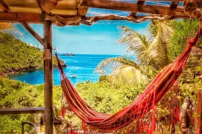 Image de Gite Ti Kazalo - Cabane perchée - vue mer - accès direct plage baie des tortues