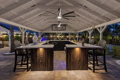 Image de Clearwater Beach Entire Private Resort! Salt Heated Pool! Sleeps 30 Comfortably!