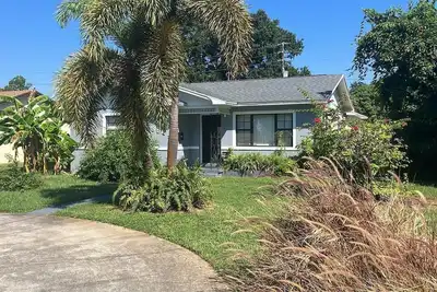 Image de Bright Floridian Home 15 Minutes from the Beach
