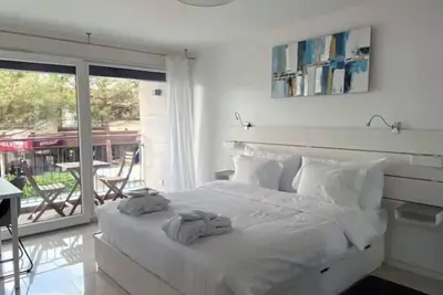 Image de Three Bedroom Apartment in Gstaad with Mountain View 2