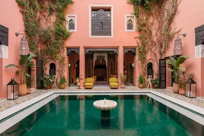 Image de Riad Marta, piscine, terrasse et personnel