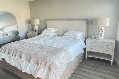 Image de Charming 2-bedroom Condo in lovely Siesta Key Beach minimum one Month 55 & over