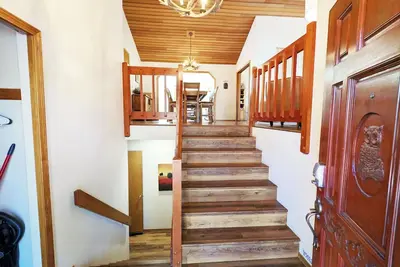 Split Level, Sleeps 10, 2 Primary Bedrooms, Bunk Room -Alp04