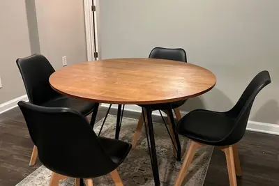 Image de 18min walk  to Braves Stadium / 15min by car to Downtown Atl