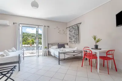 Image de Studio 'Alexandros 3 Guests' avec vue sur montagne, Wi-Fi et climatisation