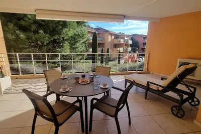 Image de Appartement 'Elegant 3pièces À 2pas Des Plages' avec piscine privée, Wi-Fi et climatisation