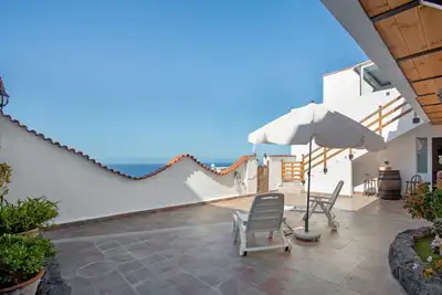 Image de Vacances 'El Lagar De Enzo' avec vue sur la mer, terrasse privée et Wi-Fi
