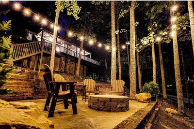 Image de Smoky Mountain Cabin Near Hiking~Hot Tub, Fire Pit, Pet-Friendly