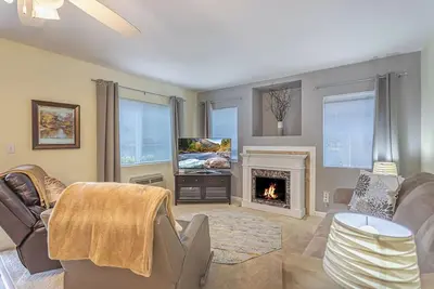 Image de 3 Bedroom Condo, Walk to Downtown, Shops, Coaster, Wineries, Grnd Floor