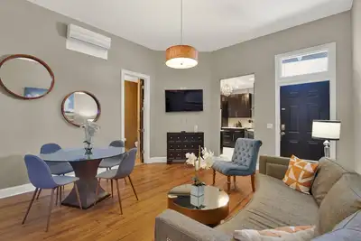 Image de Lovely Thomas Square Condo with Shared Porch