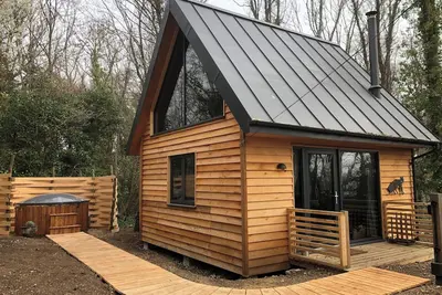 Image de Woodland Cabin Retreat in Alfriston - hot tub