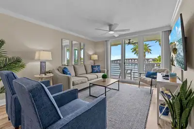Image de Bahia Vista Top Floor Waterfront Beauty 9-520