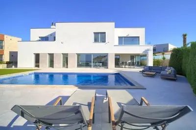 Image de Villa de luxe avec la piscine Krk (K-23992)