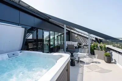 Image de 15th Floor Penthouse with Jacuzzi & 60m2 Terrace
