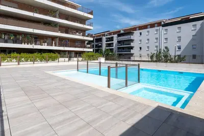 Image de T3  dans Résidence avec Piscine, climatisé.