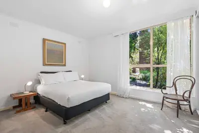Image de Charming Inner-City Stay- Space, Style & Location