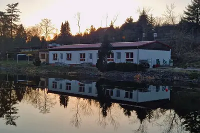 Image de Appartement moderne avec vue sur le lac