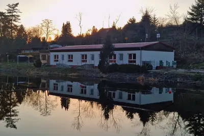 Image de Appartement de vacances moderne avec vue sur le lac