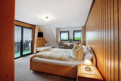 Image de Chambre 'Doppelzimmer 1' avec vue sur la montagne, balcon et Wi-Fi