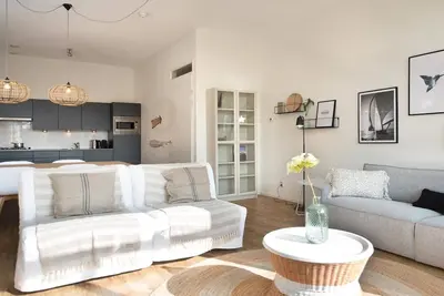 Image de Appartement moderne à Den Haag avec balcon