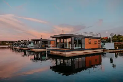 Image de Maison flottante au lac Bärwalder