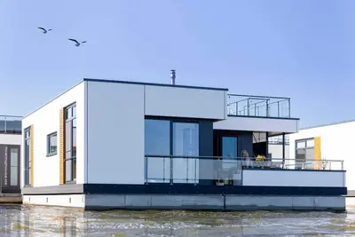 Image de Maison flottante à Ribnitz près de la Baltique