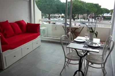 Image de Studio rénové pour 2 avec clim à 100m de la plage