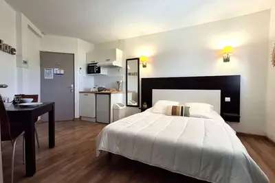 Image de Studio confortable à Saint-Florent avec vue piscine