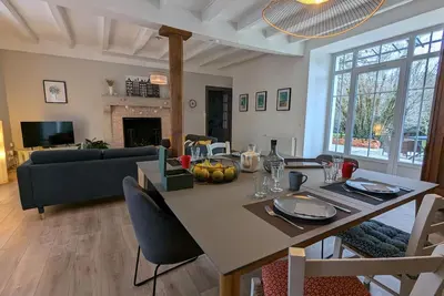 Image de Villa spacieuse avec jardin privé, animaux acceptés