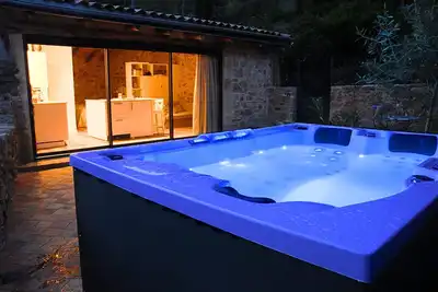 Image de Studio de luxe avec jacuzzi