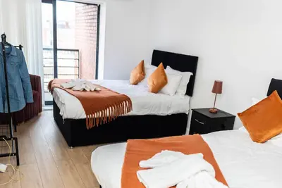 Image de \"Park & Relax! Modern Digbeth Retreat with City Centre Parking – Reserve Today! \"