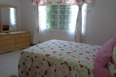 Image de Tranquil haven. Lovely and spacious two bedroom bungalow very large sitting room