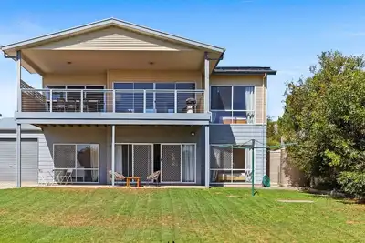 Image de Peaceful Beachside Getaway with Two Living Areas – Sleeps 9