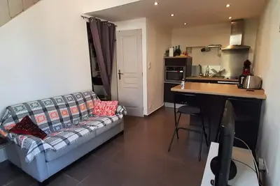 Image de Petit appartement independant a 50m de la plage de Carro, avec exterieur.